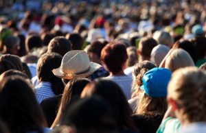 Средната возраст во ЕУ 44,9, во Македонија 42,1 години